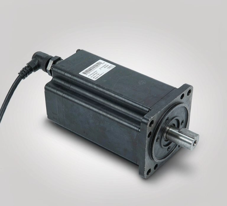 Servo and stepper motor that uses neodymium arc magnets