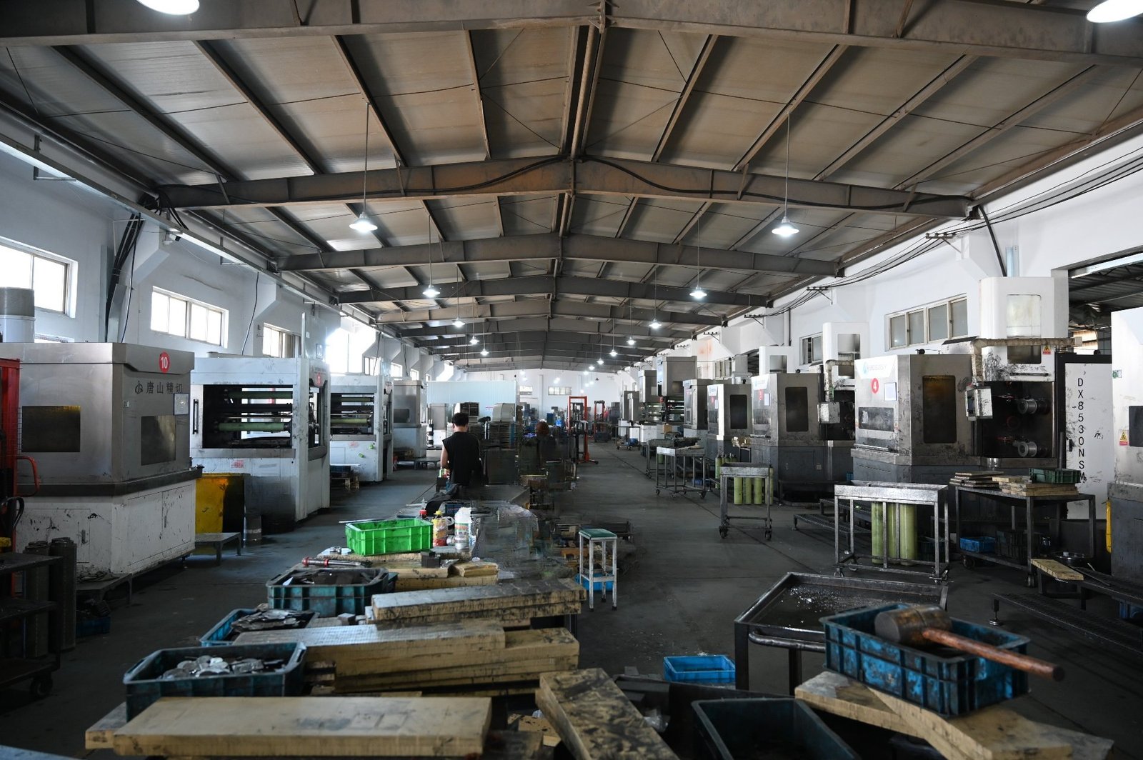 Multi-wire slicing shop with 25 wire saws for sintered neodymium magnets