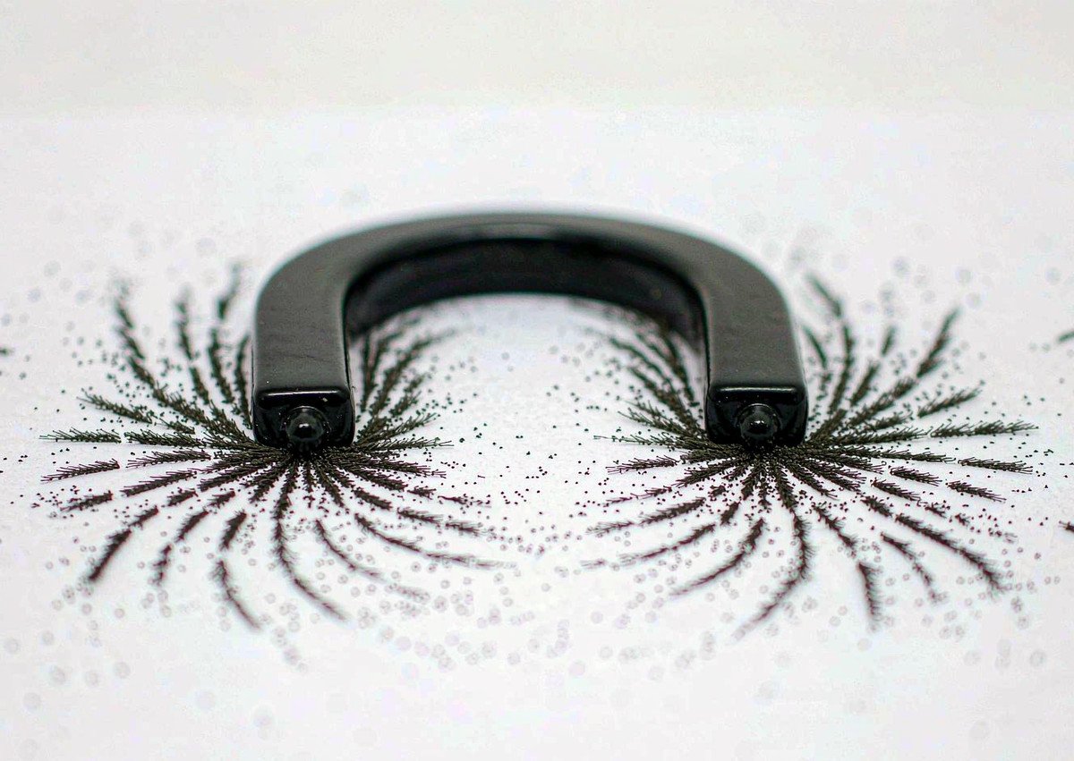 Magnetisation and field design: iron filings tracing the field of a horseshoe magnet